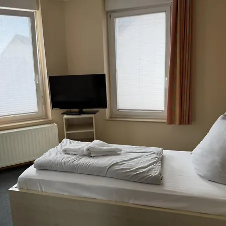 فندق Wos Hotel بوروسيا مونشنغلادباخ