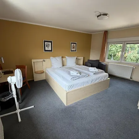 فندق Wos Hotel بوروسيا مونشنغلادباخ